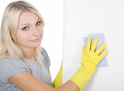 Specialist carpet cleaner treating a carpet in Teddington